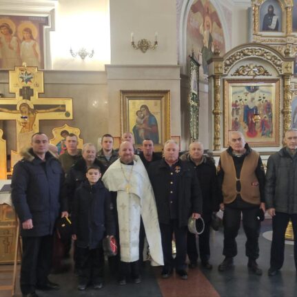 Руководитель отдела по взаимодействию с казачеством Славгородской епархии возглавил панихиду по всем убиенным и замученным казакам.